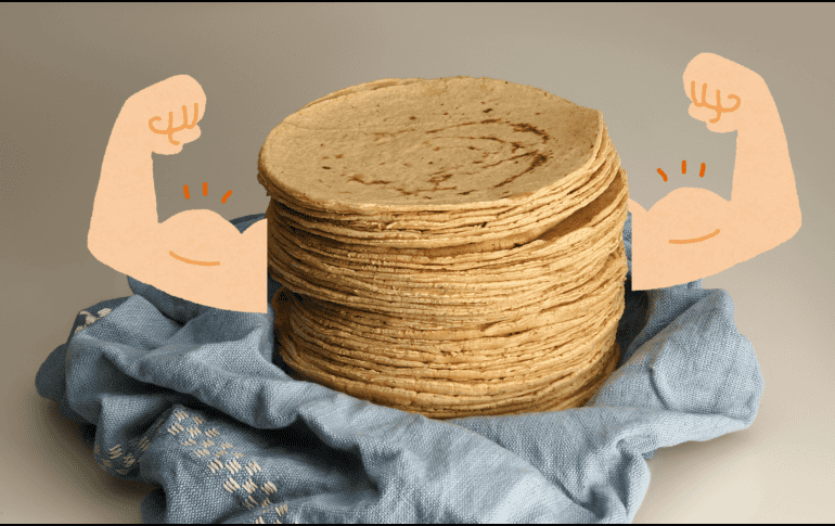 Aunque la tortilla suele aportar menos energía por pieza, también es importante considerar las porciones consumidas. CANVA
