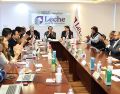 Los dirigentes de agrupaciones de productores subrayaron la importancia que tiene la actualización para la mejora de la producción de leche en México. ESPECIAL