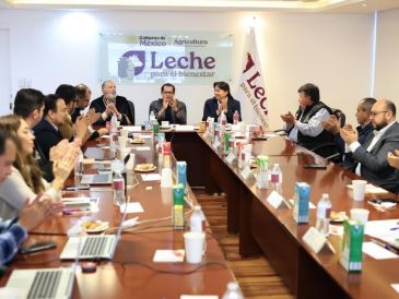 Los dirigentes de agrupaciones de productores subrayaron la importancia que tiene la actualización para la mejora de la producción de leche en México. ESPECIAL