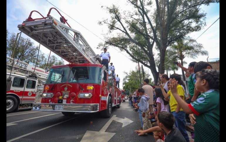 Ante miles de ciudadanos, se llevó a cabo el tradicional Desfile Cívico-Militar en Guadalajara por el 216 aniversario del inicio de la Independencia de México. EL INFORMADOR / A. Navarro