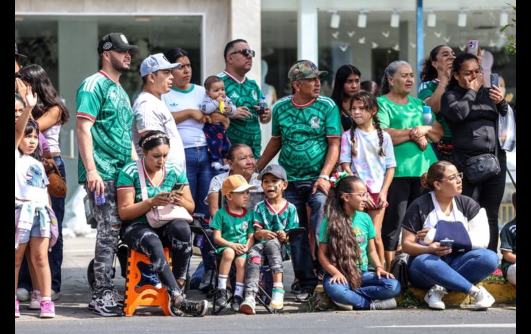 Ante miles de ciudadanos, se llevó a cabo el tradicional Desfile Cívico-Militar en Guadalajara por el 216 aniversario del inicio de la Independencia de México. EL INFORMADOR / A. Navarro