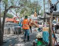 El Gobierno de Guadalajara desplegó al personal de aseo público en el Centro Histórico para retirar los desechos generados durante los festejos patrios y dejar despejada la zona. CORTESÍA.