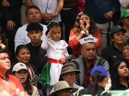 Familias enteras se reunieron para ver la marcha en la capital. SUN/K. Guerrero