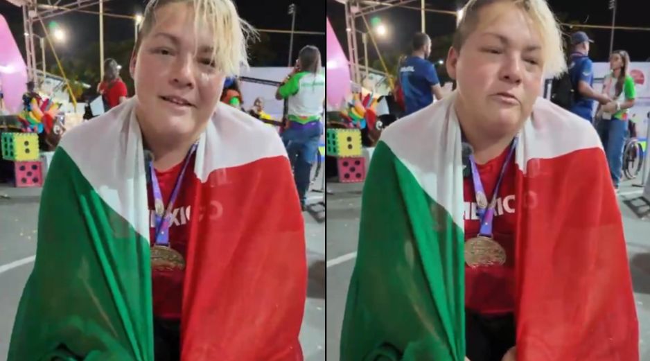 Con medalla de oro en el cuello, Rosa María Guerrero celebró el récord. ESPECIAL / X@COPAME