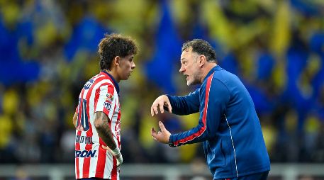 Los cambios de Milito no favorecieron a Chivas. IMAGO7/E. Espinosa