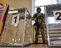 Los comicios en las zonas controladas por Moscú están bajo fuerte vigilancia. AP