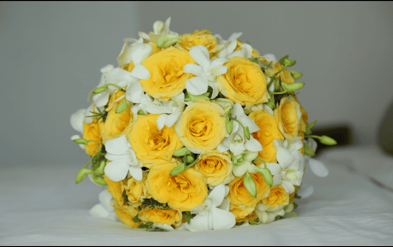 Cada 21 de septiembre, regalar flores amarillas se convierte en una tendencia viral. ESPECIAL/Canva