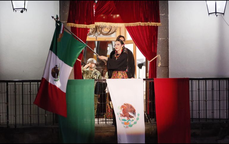 Desde temprana hora, familias enteras comenzaron a llegar a la Explanada de la Presidencia Municipal para disfrutar de la Noche Mexicana. ESPECIAL