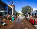 Las intensas lluvias registradas en Zapotlanejo provocaron el desbordamiento del arroyo municipal, dejando un saldo preliminar de al menos 57 casas y 16 vehículos con daños, sin reporte de personas lesionadas o fallecidas. EL INFORMADOR/J. ACOSTA.