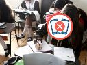 Los alumnos podrán llevar sus teléfonos celulares a las instituciones educativas, pero deberán mantenerlos guardados durante toda la jornada escolar, salvo situaciones de emergencia o circunstancias particulares. ESPECIAL / EL INFORMADOR y CANVA