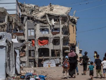 Desde el inicio de la ofensiva bélica israelí hace casi tres años, que ha devastado la Franja, más de 73 mil 900 palestinos han muerto, incluidos más de 20 mil menores y niños. EFE/M. SABER