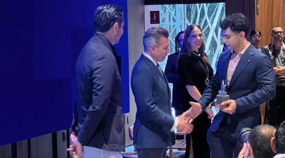 Los premiados recibieron incentivos económicos por hasta 190 mil pesos para impulsar sus ideas de negocio. ESPECIAL