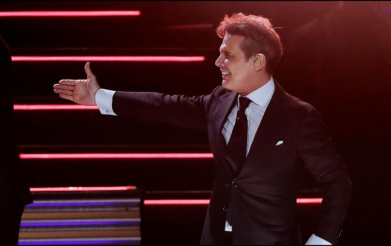 Desde 2019, el cantante mexicano se encuentra en una relación con la diseñadora española Paloma Cuevas. AFP
