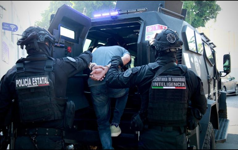 La Secretaría de Seguridad de Jalisco detuvo en la colonia Real del Sol, en Tlajomulco de Zúñiga, a Juvencio Román “N”, ciudadano estadounidense de 24 años buscado por homicidio. CORTESÍA.