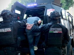 La Secretaría de Seguridad de Jalisco detuvo en la colonia Real del Sol, en Tlajomulco de Zúñiga, a Juvencio Román “N”, ciudadano estadounidense de 24 años buscado por homicidio. CORTESÍA.