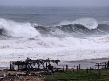 Si las autoridades locales indican evacuar una zona de riesgo, la instrucción es salir de inmediato hacia el refugio temporal establecido. EFE/D. Guzmán