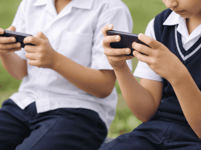 El acuerdo contempla excepciones por emergencias personales, discapacidad, accesibilidad, inclusión, necesidades de salud o situaciones extraordinarias de las comunidades educativas. ESPECIAL / CANVA