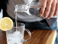 Si sufres de colitis, reflujo o hipertensión arterial, lo ideal es que consultes a tu médico para ajustar tu consumo de sodio y bebidas gasificadas. ESPECIAL/Unsplash