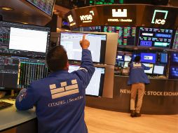 Por sectores, predominaron las pérdidas, encabezadas por las empresas financieras, de energía y comunicaciones. EFE/S. Yenesel