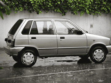 Portar los neumáticos adecuados durante esta época te permite viajar con seguridad y reducir riesgos como el "aquaplaning". ESPECIAL/Canva