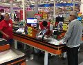 La digitalización y el uso de monederos electrónicos autorizados para otorgar los vales de despensa deben seguir reglas fiscales este 2026. NTX / ARCHIVO