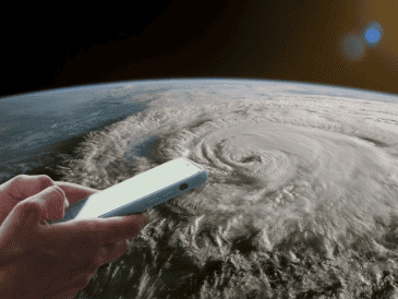 Aunque ninguna aplicación sustituye los avisos emitidos por organismos oficiales como la NOAA o los servicios meteorológicos nacionales, sí pueden funcionar como un complemento útil para mantenerse informado y reaccionar con mayor rapidez ante cambios en las condiciones del tiempo. CANVA