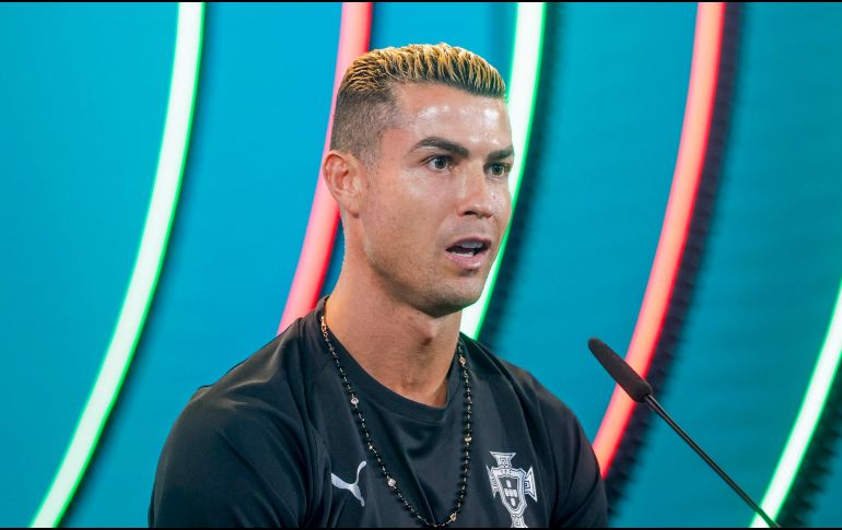 El delantero admitió haber pensado en dejar la selección tras el Mundial, pero aseguró que se siente capaz de seguir ayudando al equipo y extendió su compromiso con una sonrisa. EFE/A. SANTOS