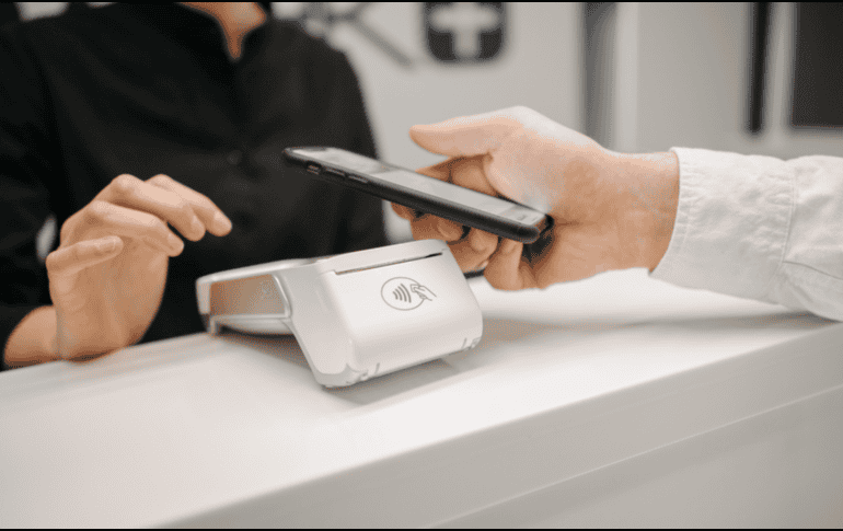 Para que la adopción de los pagos digitales sea verdaderamente masiva y beneficie a los comercios, los especialistas del sector financiero advierten que México debe superar la actual fragmentación de sus plataformas. CANVA