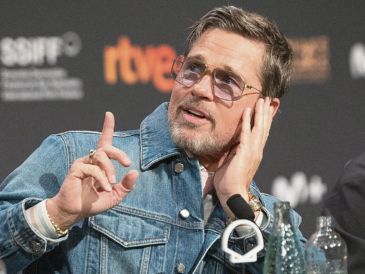 El actor presentó una cinta en la que interpreta a un oficial de las Fuerzas Especiales atrapado en Alaska junto a su perro. EFE