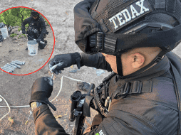Los oficiales TEDAX establecieron una línea de disparo controlado a distancia. ESPECIAL / SECRETARÍA DE SEGURIDAD DEL ESTADO DE JALISCO