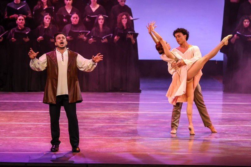 La presencia de los intérpretes vocales reforzó además la dimensión dramática de una obra que transita entre la fortuna, el deseo, el placer y la incertidumbre. EL INFORMADOR / A. NAVARRO&nbsp;