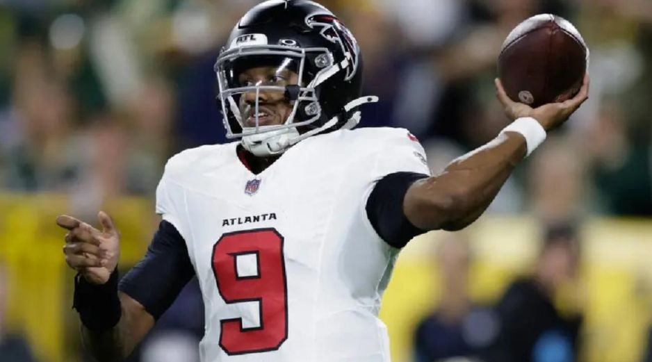 Los Falcons no habían llegado a zona roja ni ganado en sus primeros dos partidos de temporada regular. Este jueves por la noche hicieron ambas contra los Packers en Lambeau Field. AP