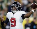 Los Falcons no habían llegado a zona roja ni ganado en sus primeros dos partidos de temporada regular. Este jueves por la noche hicieron ambas contra los Packers en Lambeau Field. AP
