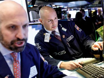 Por sectores, destacó el avance de las empresas tecnológicas, que suben un 3 % semanal, y especialmente las de semiconductores. EFE/ARCHIVO