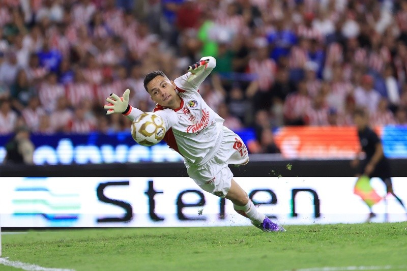 Gabriel Milito deberá recurrir a Óscar Whalley en el arco ante la ausencia de Raúl Rangel. IMAGO7