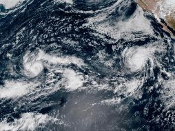 Mientras el huracán “Polo” avanza hacia Baja California Sur, autoridades meteorológicas advierten sobre la inminente formación del ciclón Rachel frente a las costas del Pacífico mexicano. AP/NOAA