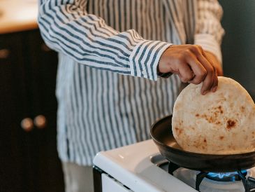 Aprende a preparar unas saludables tortillas de avena y chía en pocos minutos. Una receta fácil, rica en fibra y perfecta para salir de la rutina alimenticia. ESPECIAL/PEXELS