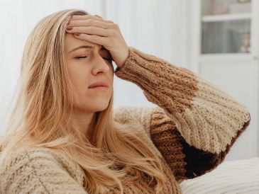 La sobreestimulación aumenta de forma natural hacia la tarde y las primeras horas de la noche, especialmente cuando pasamos mucho tiempo rodeados de otras personas. ESPECIAL / CANVA