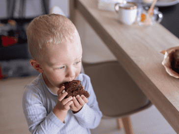 Los hallazgos aportan nueva evidencia sobre la importancia que pueden tener los hábitos nutricionales tempranos en el bienestar mental décadas después. CANVA