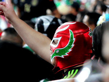 El medio luchístico mexicano se divide principalmente entre luchadores independientes y aquellos que forman parte de empresas como el Consejo Mundial de Lucha Libre (CMLL) o Lucha Libre AAA.  CANVA
