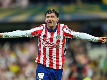 Bryan González volvió a presentar molestias durante el Clásico Nacional ante América. IMAGO7 / ARCHIVO