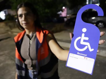 Durante la actual administración municipal, la Dirección de Movilidad entregó más de 37 mil distintivos. ESPECIAL/Gobierno de Guadalajara