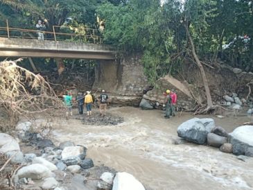Para rescatar el cuerpo del padre, se espera que mejoren las condiciones de clima para que pueda descender el helicóptero. ESPECIAL / PC JALISCO