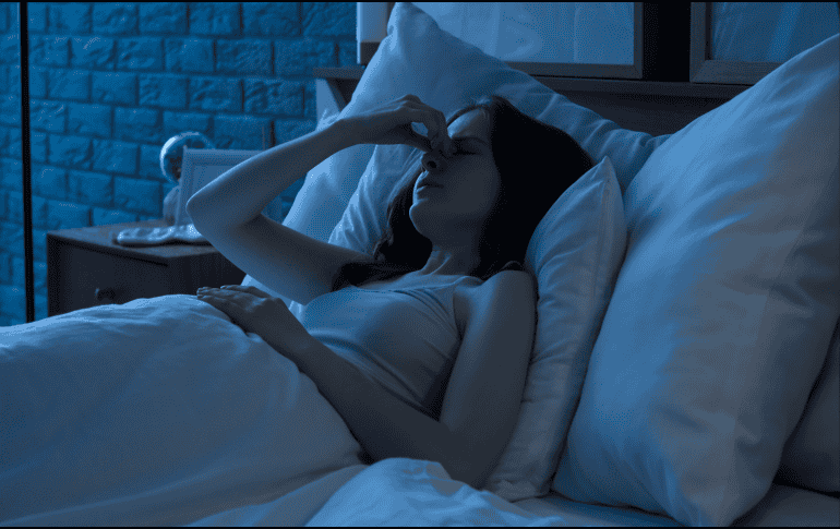 Dormir ocho horas sigue siendo una recomendación válida para la mayoría de los adultos, pero los hábitos nocturnos, el entorno de descanso y la presencia de posibles trastornos pueden marcar la diferencia. CANVA