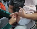 Durante los primeros meses y años de vida, el esquema incorpora otros biológicos, entre ellos la hexavalente y la vacuna contra rotavirus. IMSS