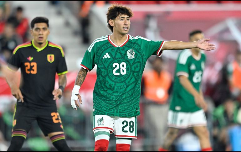 Hugo Camberos, Santiago Sandoval y Roberto Alvarado entraron juntos al partido para buscar más opciones para el ataque mexicano. IMAGO7
