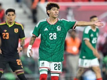 Hugo Camberos, Santiago Sandoval y Roberto Alvarado entraron juntos al partido para buscar más opciones para el ataque mexicano. IMAGO7