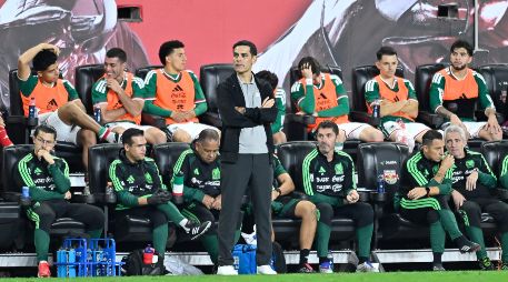 Rafa Márquez pasó mucho tiempo del partido contra Perú dando indicaciones y haciendo ajustes de sus jugadores. IMAGO7
