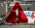 Pasajeros embarcan en un avión de FlyDubai en el Aeropuerto Internacional Ben Gurión, cerca de Tel Aviv, Israel, el miercoles 30 de septiembre de 2026. AP / Ariel Schalit