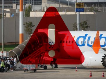 Pasajeros embarcan en un avión de FlyDubai en el Aeropuerto Internacional Ben Gurión, cerca de Tel Aviv, Israel, el miercoles 30 de septiembre de 2026. AP / Ariel Schalit